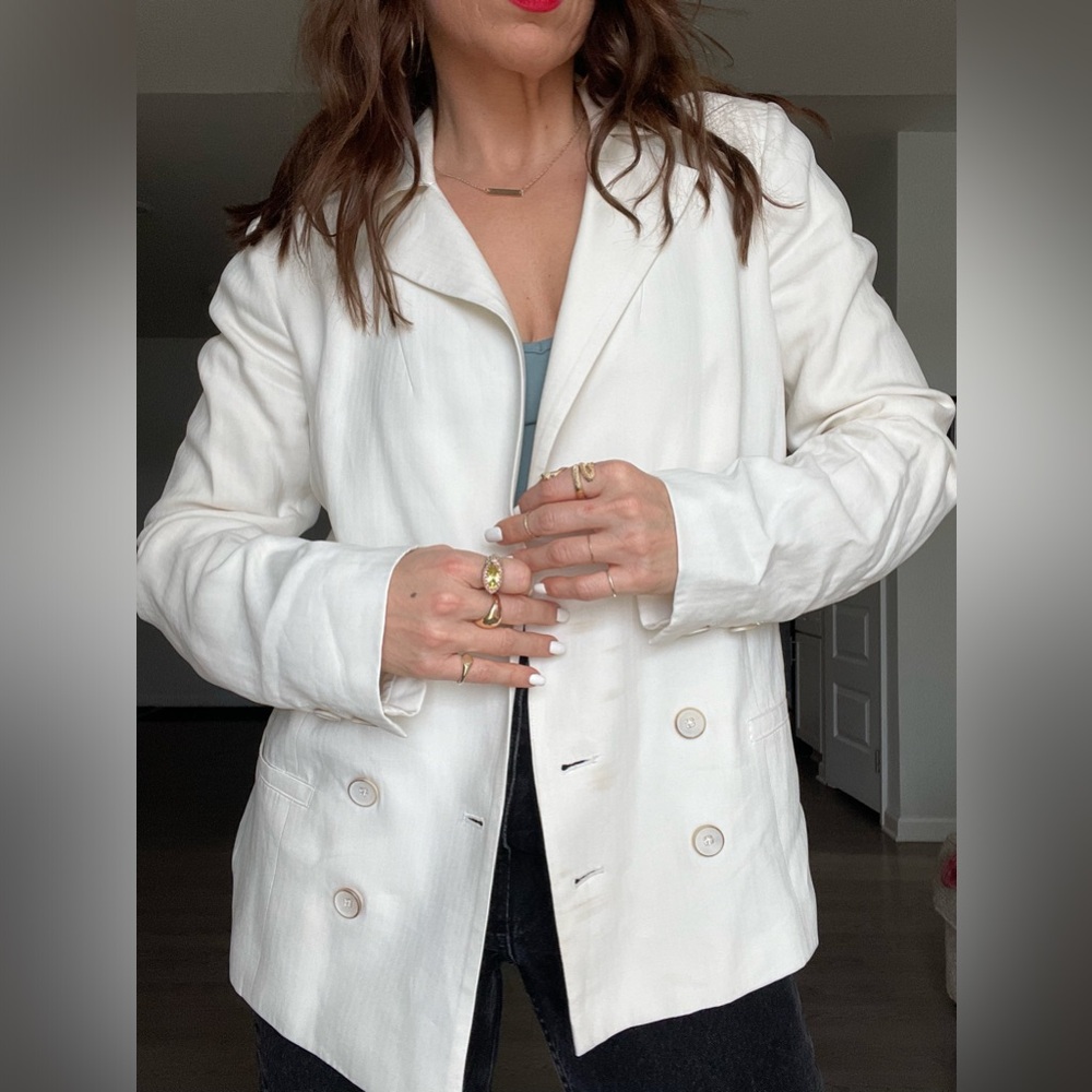 Chic White Double-Breasted Blazer